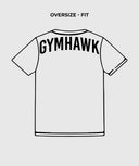 Detalle del logotipo trasero en playera oversize de entrenamiento
