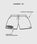 Detalle del logotipo frontal en short negro de entrenamiento